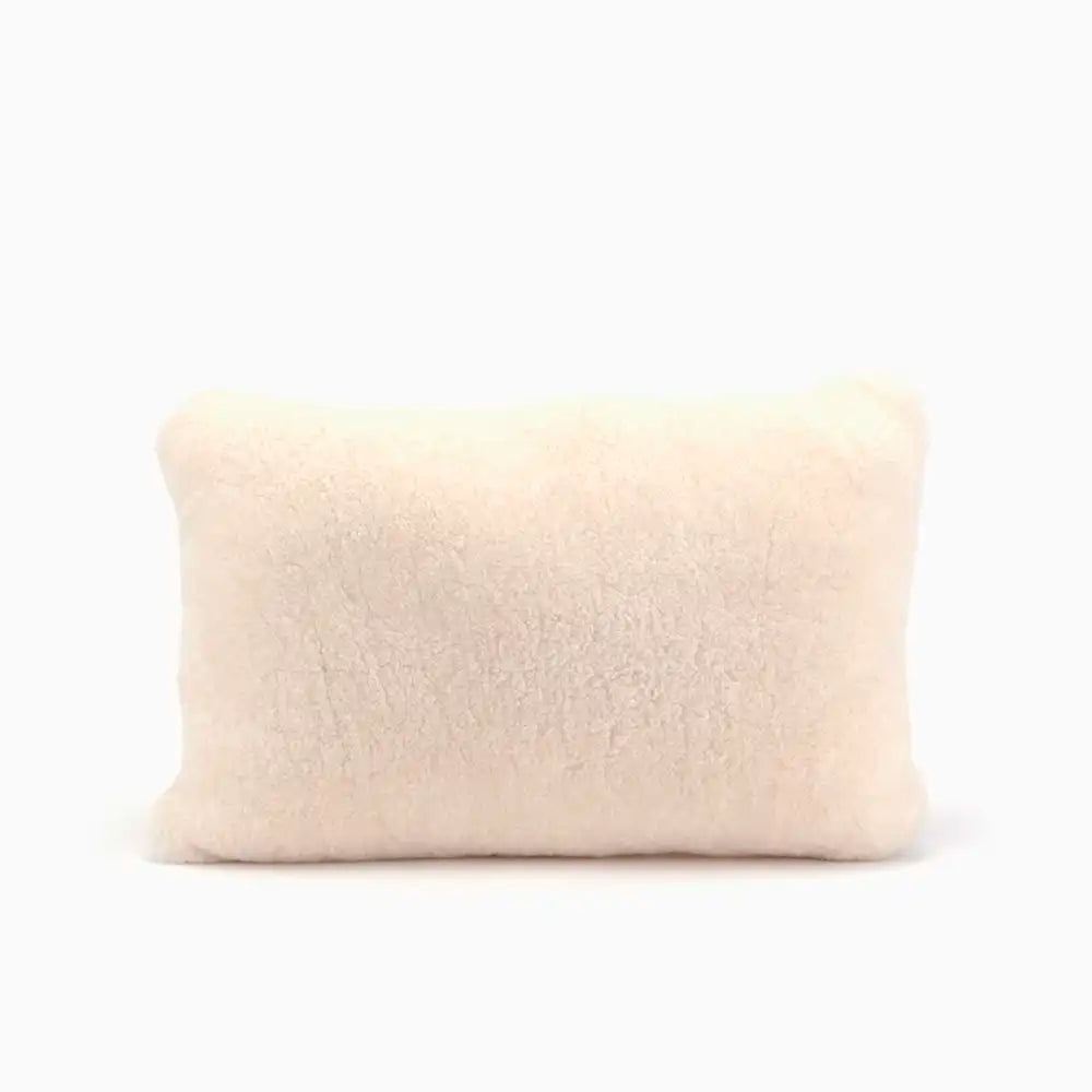 Kussen van merinowol curley wool ecru 43x28